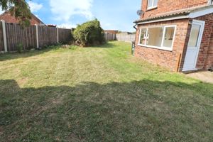 DE VERE ESTATE- click for photo gallery